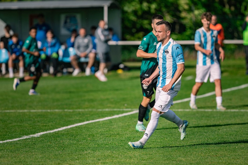 V stretnutí FC Nitra – FC Baník Prievidza si hostia (v zelenom) urobili trojgólový náskok za prvú polhodinu.