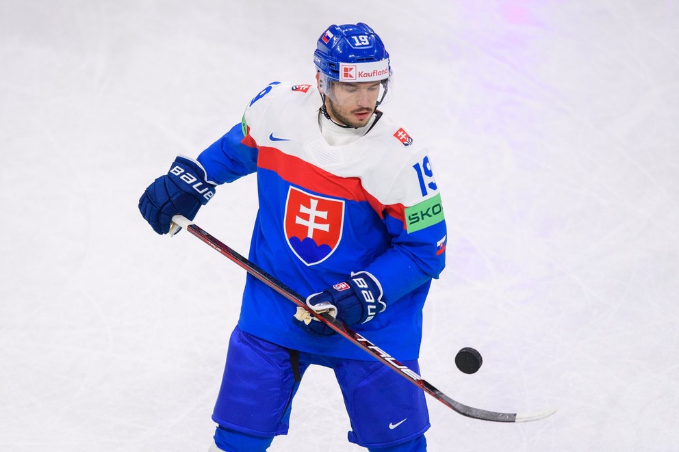 Útočník Patrik Hrehorčák počas MS v hokeji 2025.