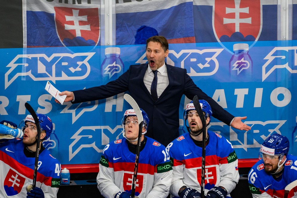 Vladimír Országh v pozícii hlavného trénera na MS 2025. 