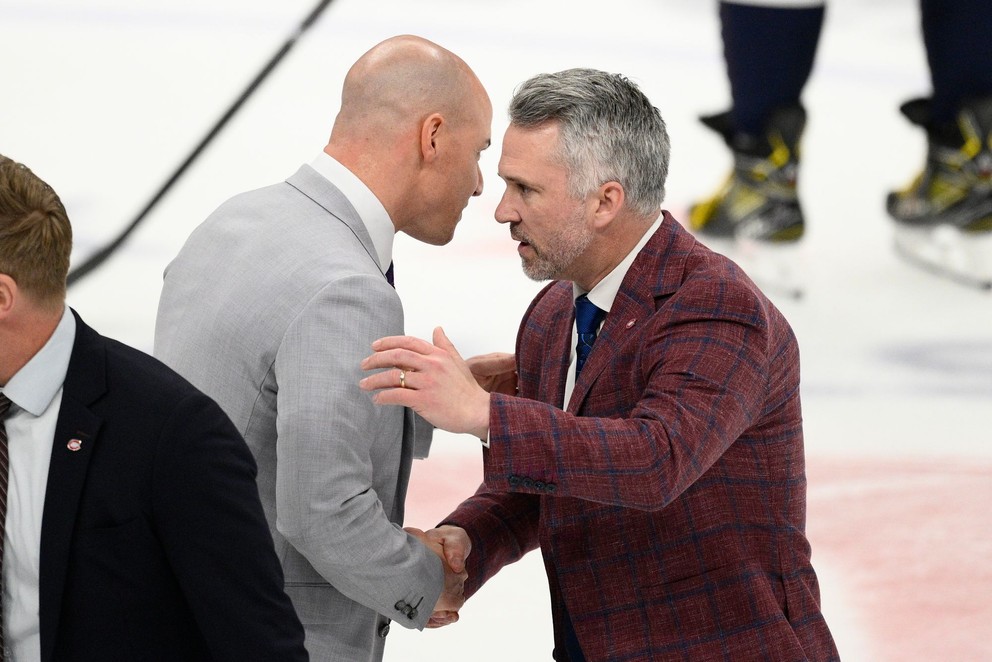 Tréneri Spencer Carbery (vľavo) a Martin St. Louis.