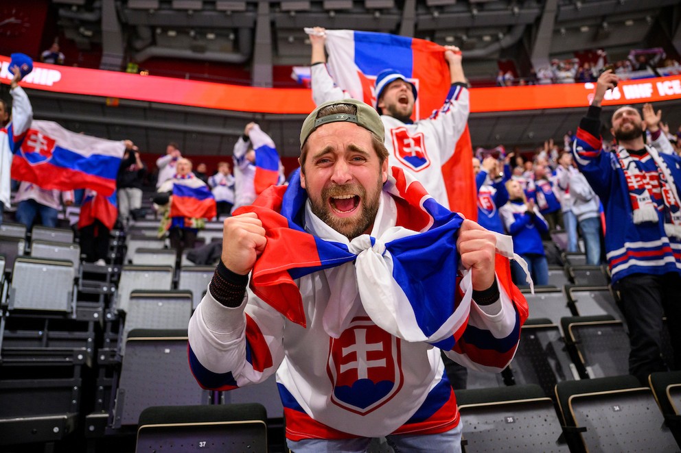 Fanúšik v zápase Slovensko - Slovinsko na MS v hokeji 2025.