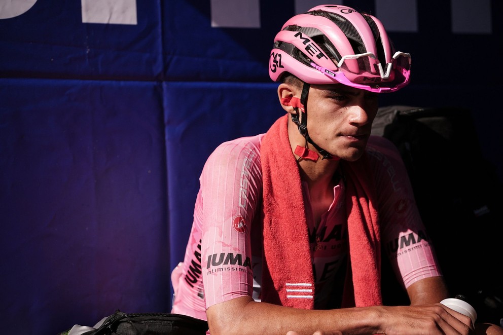 Mexický cyklista Isaac Del Toro počas Giro d'Italia 2025.