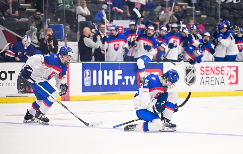 Ján Chovan sa teší po strelenom góle v zápase Slovensko - USA v súboji o bronz na MS v hokeji do 18 rokov 2025.