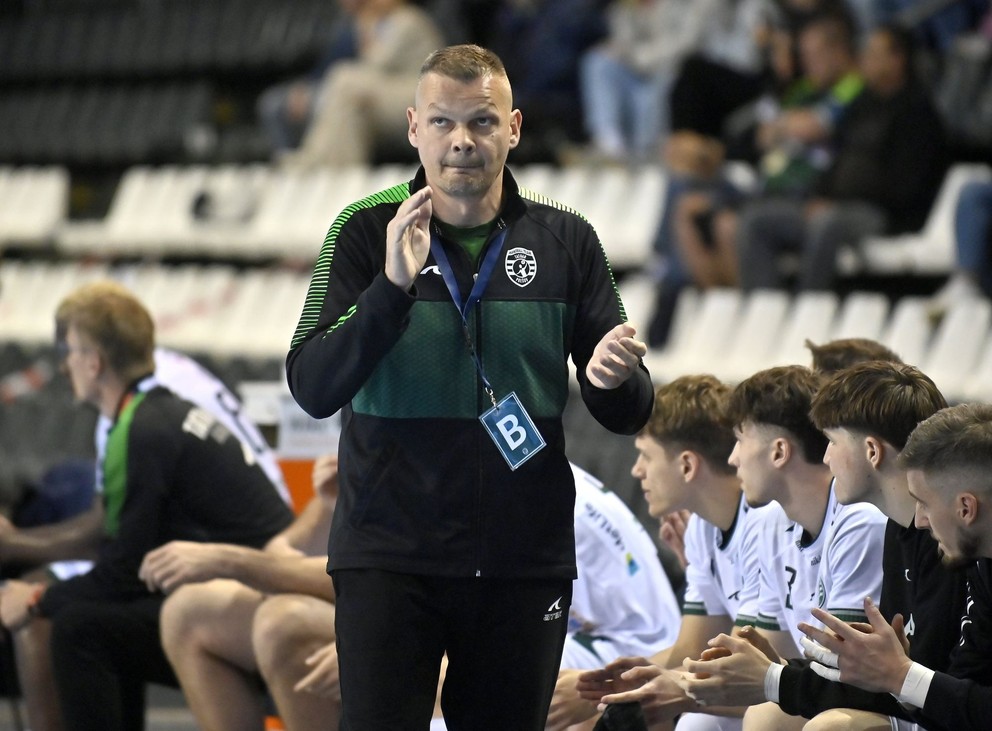 Tréner Radoslav Antl počas zápasu Tatran Prešov - MŠK Považská Bystrica v 1. finále play-off Niké Handball extraligy.