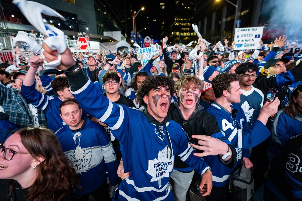 Fanúšikovia Toronta Maple Leafs.