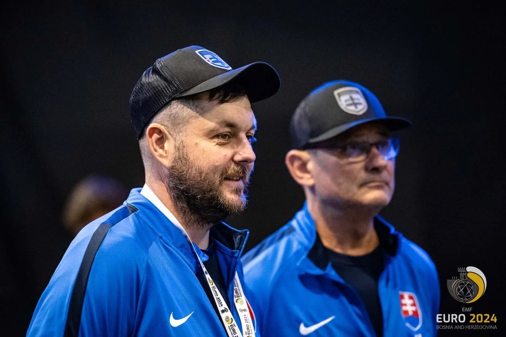 Tréner Slovenska Peter Barnišin.