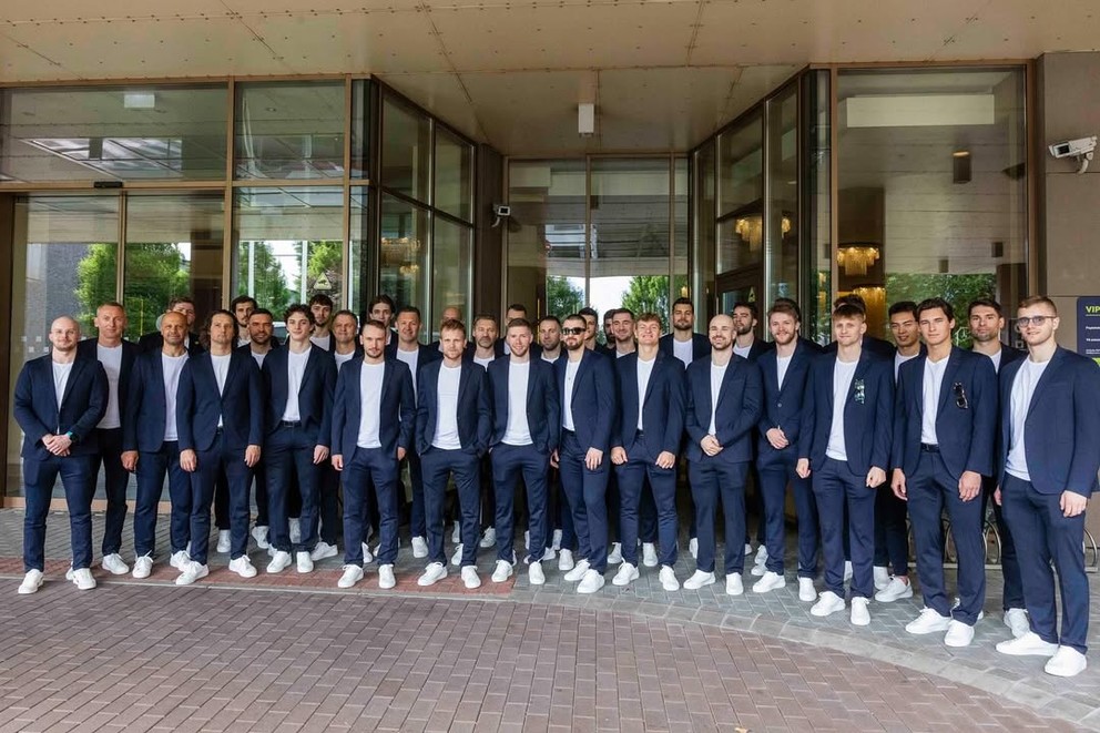Slovenskí hokejisti pred odletom na MS v hokeji 2025.