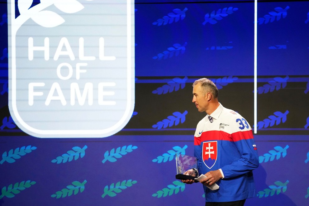 Zdeno Chára počas uvedenia do Siene slávy Medzinárodnej hokejovej federácie (IIHF) v Štokholme.