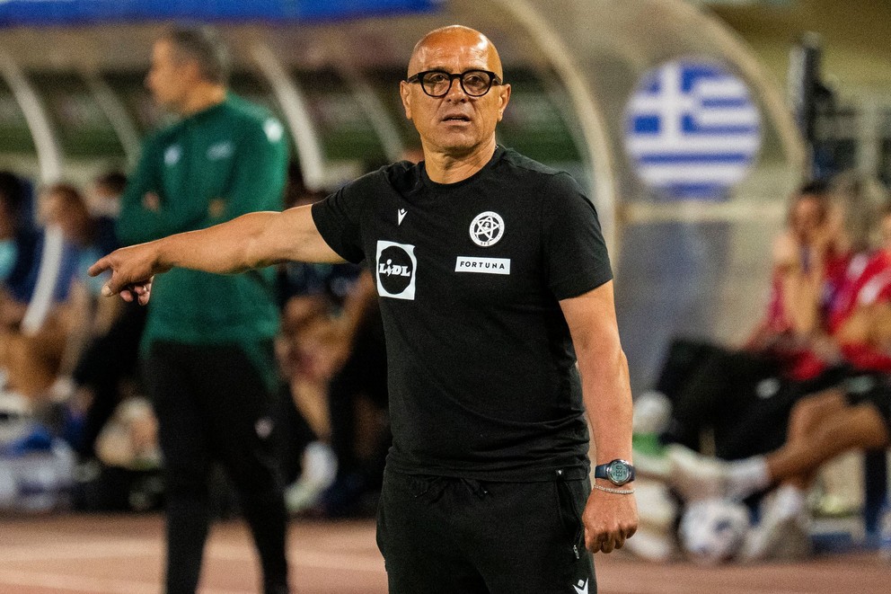 Tréner slovenskej futbalovej reprezentácie Francesco Calzona počas prípravného zápasu Grécko – Slovensko.