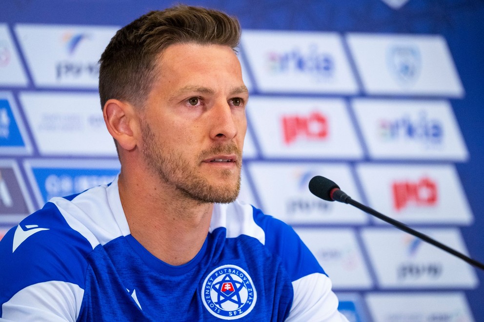 Futbalový reprezentant SR Patrik Hrošovský počas tlačovej konferencie pred prípravným zápasom Izrael – Slovensko.