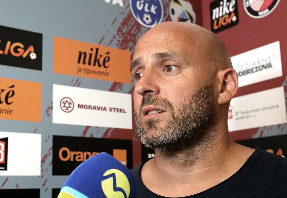 Na snímke generálny manažér FK ŽP Miroslav Poliaček počas brífingu k štartu letnej prípravy futbalového klubu FK Železiarne Podbrezová.