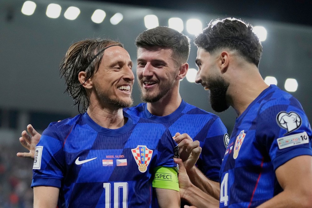 Croatian footballers enjoy the goal of Captain Luka Modrič in the match against the Czech Republic. 