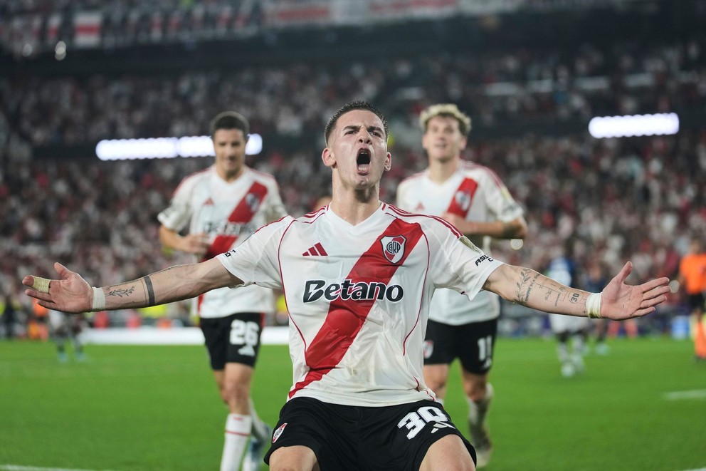 Franco Mastantuono v drese River Plate.