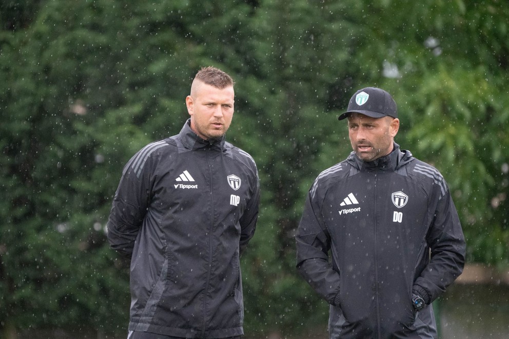 Vpravo tréner MFK Skalica David Oulehla.