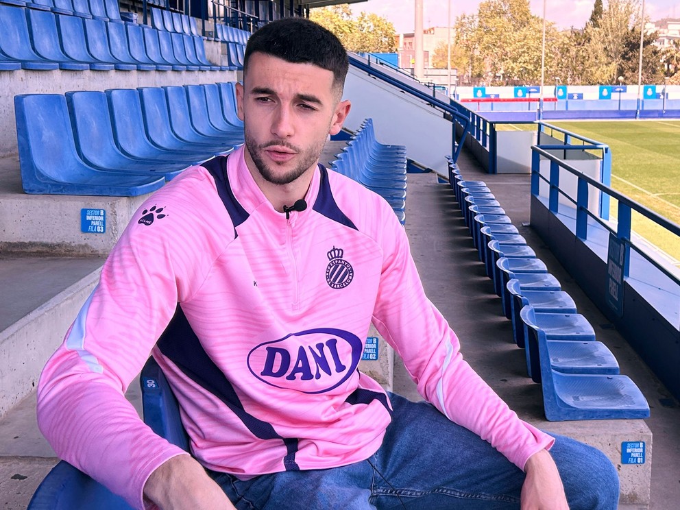 Nový brankár FC Barcelona Joan Garcia.