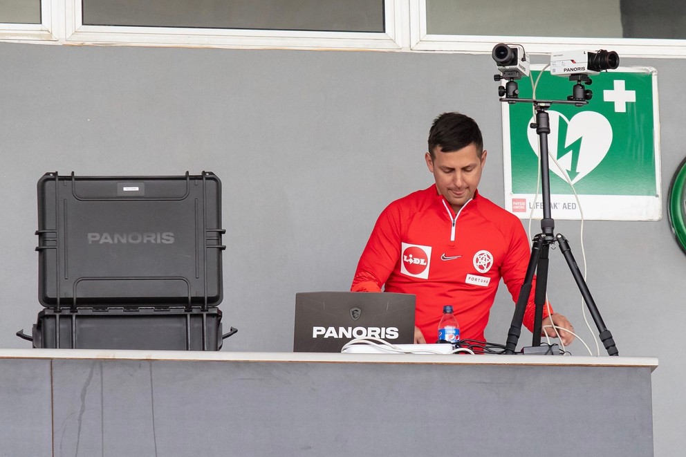 Videoanalytik slovenskej futbalovej reprezentácie do 21 rokov Michal Slyško.