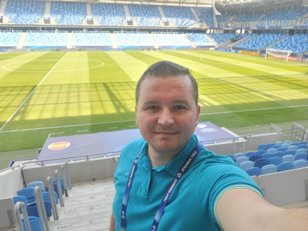 Rumunský novinár Marian Popovici na Tehelnom poli.