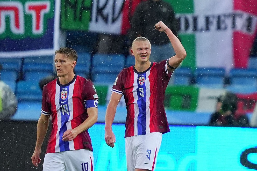 Erling Haaland oslavuje gól. 
