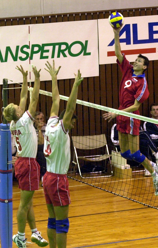 František Ogurčák (vpravo) v zápase kadetov Slovensko - Chorvátsko v roku 2001.