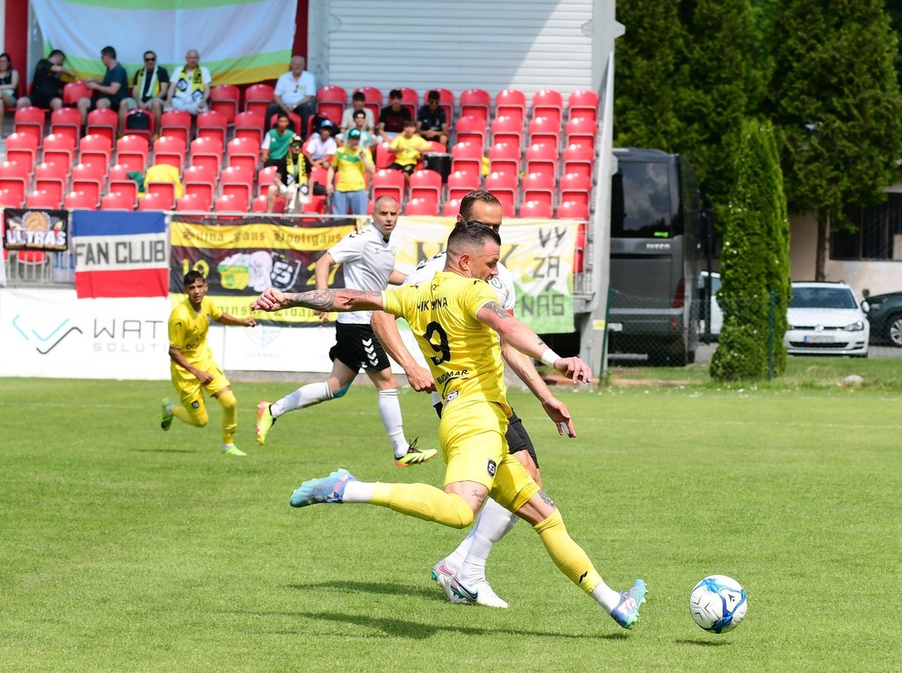 Erik Pačinda v zápase o postup do MONACObet ligy Snina - Lehota pod Vtáčnikom.
