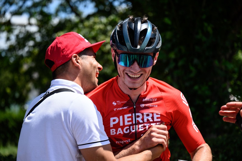 Slovenský cyklista Samuel Fedor sa stal víťazom kategórie U23 na MSR a ČR 2025.