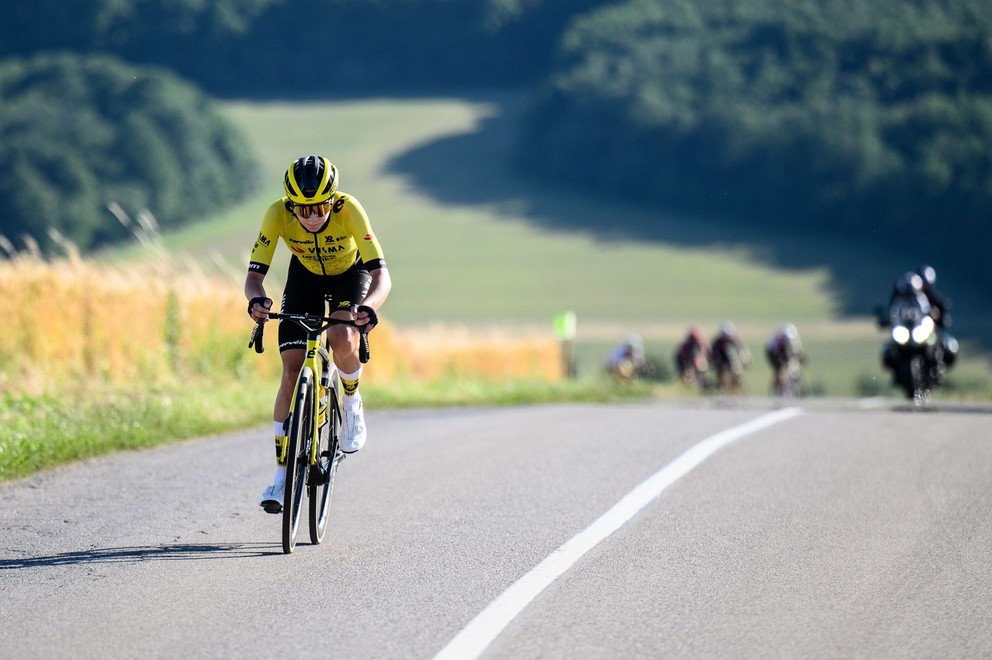 Útok Viktórie Chladoňovej počas pretekov žien na MSR a ČR 2025.