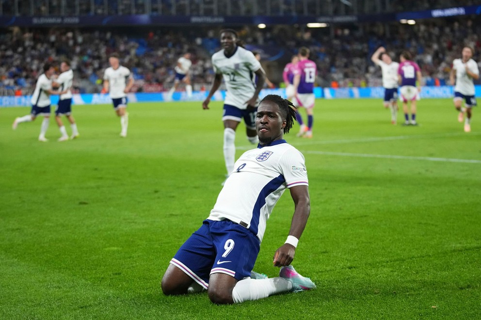 Jonathan Rowe sa teší po strelenom góle v zápase Anglicko - Nemecko vo finále EURO U21 2025.