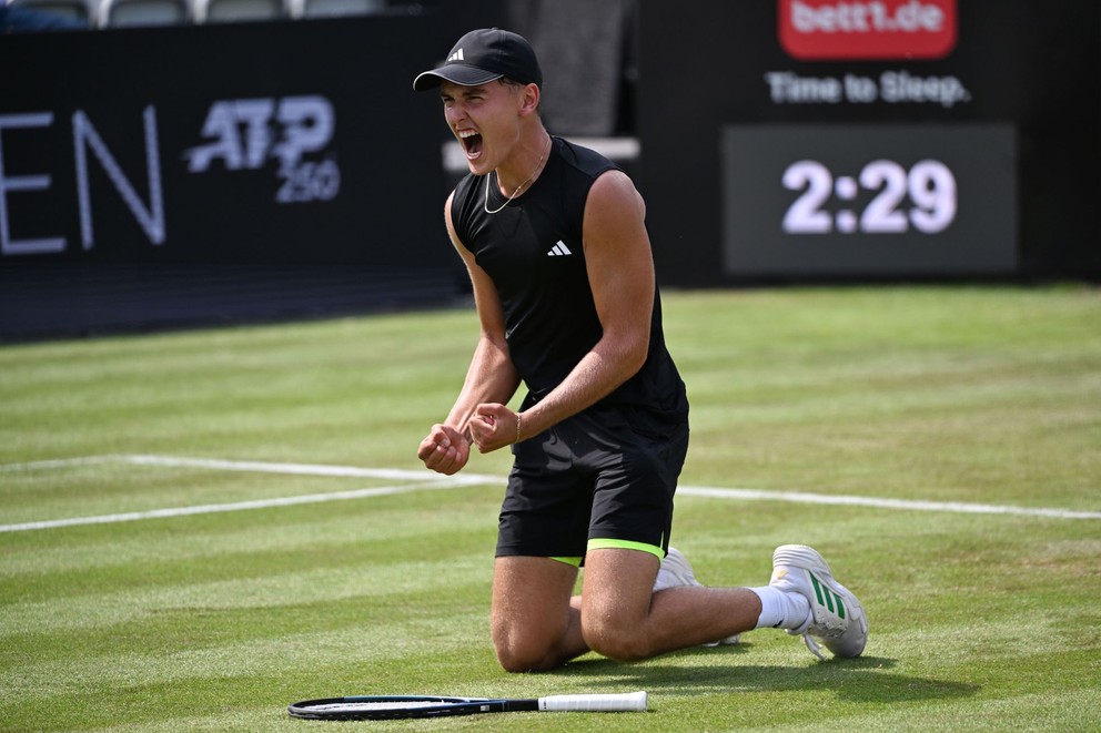 Who is Justin Engel, a 17-year-old talent that warmed Stuttgart? (a story)
