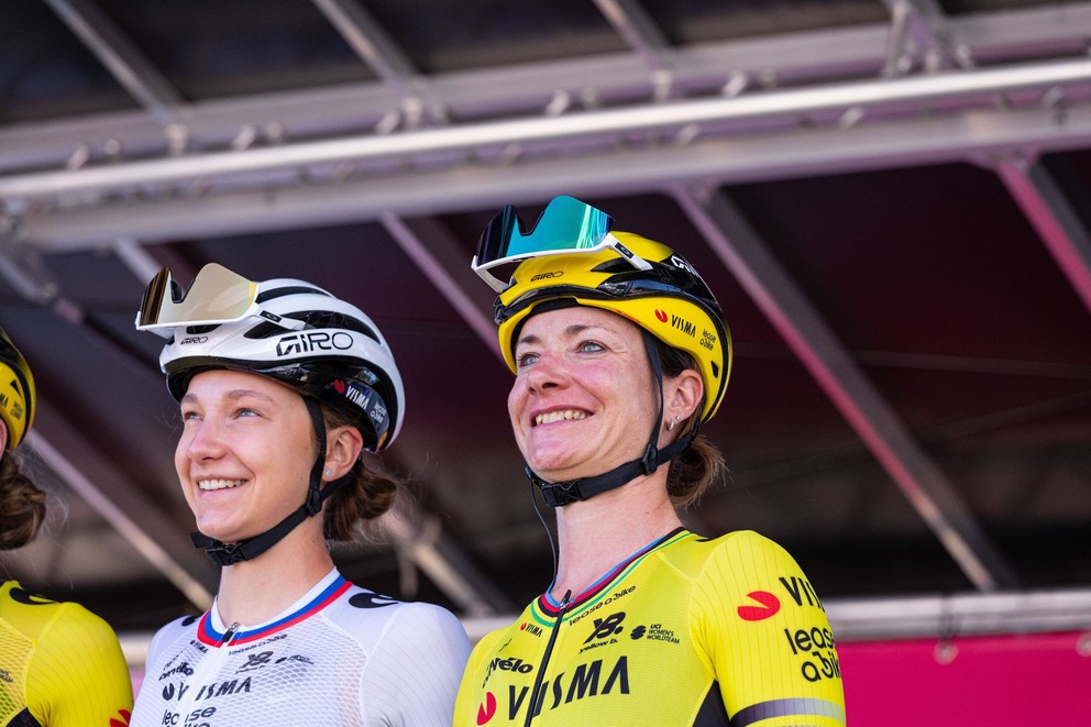 Slovenská cyklistka Viktória Chladoňová (vľavo) a Marianne Vosová. 