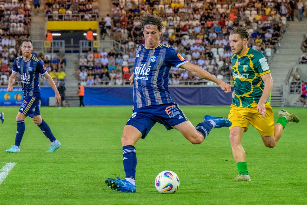 V strede Matej Madleňák (Košice) počas prvého zápasu 2. predkola futbalovej Konferenčnej ligy FC Košice - FC Neman Grodno.