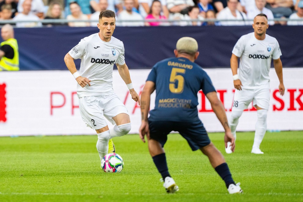 Na snímke zľava Peter Pekarík, Walter Gargano a Stanislav Lobotka počas rozlúčkového zápasu s Marekom Hamšíkom na Národnom futbalovom štadióne.