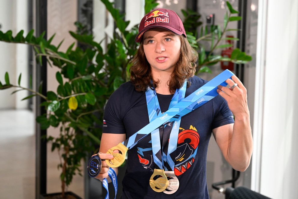 Zuzana Paňková s kolekciou medailí z MS do 23 rokov z francúzskeho Foix.