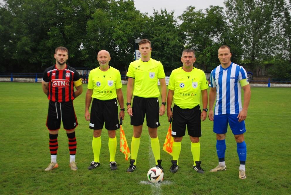 Obaja kapitáni sú odchovancami svojich klubov, Róbert Hruška (zľava) Bešeňova a Lukáš Štetina Nitry.