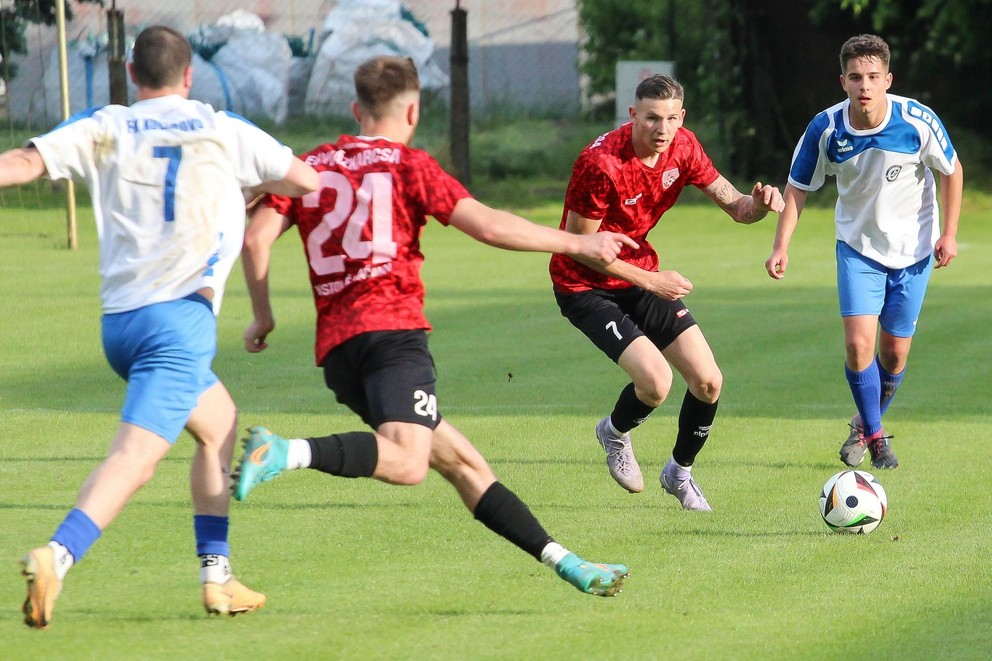 V červenom Kračanci Tibor Kevin Kása (7) a Barnabás Bartalos (24).