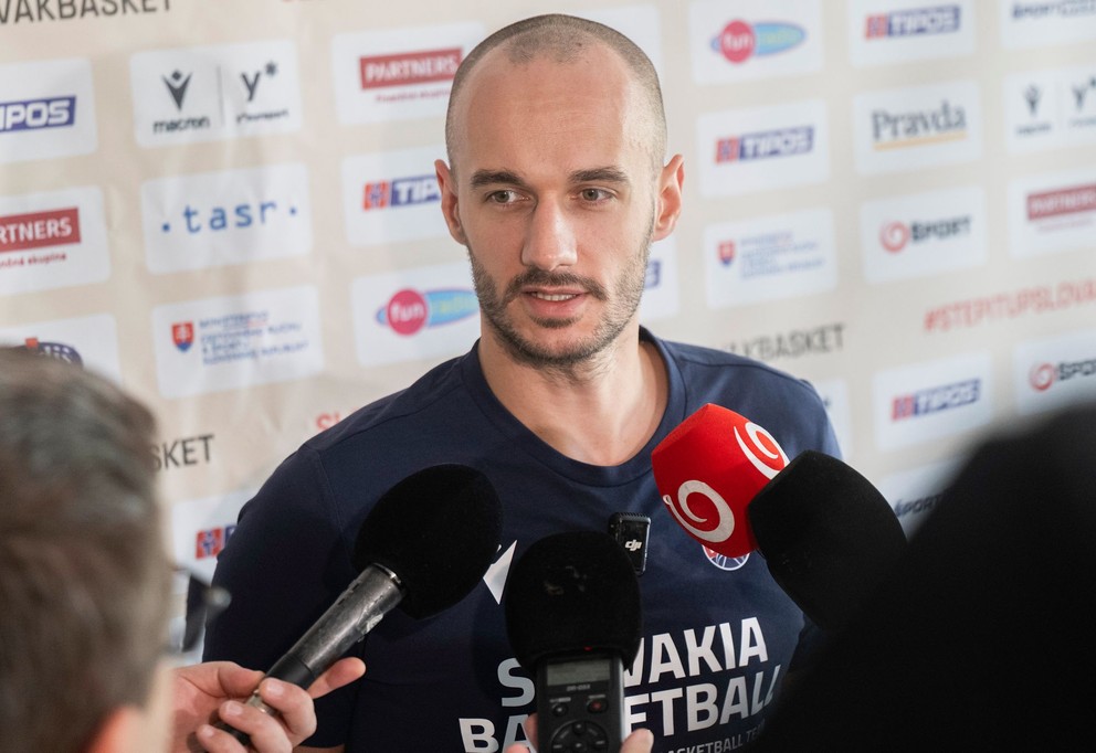 Na snímke slovenský basketbalový reprezentant Šimon Krajčovič.