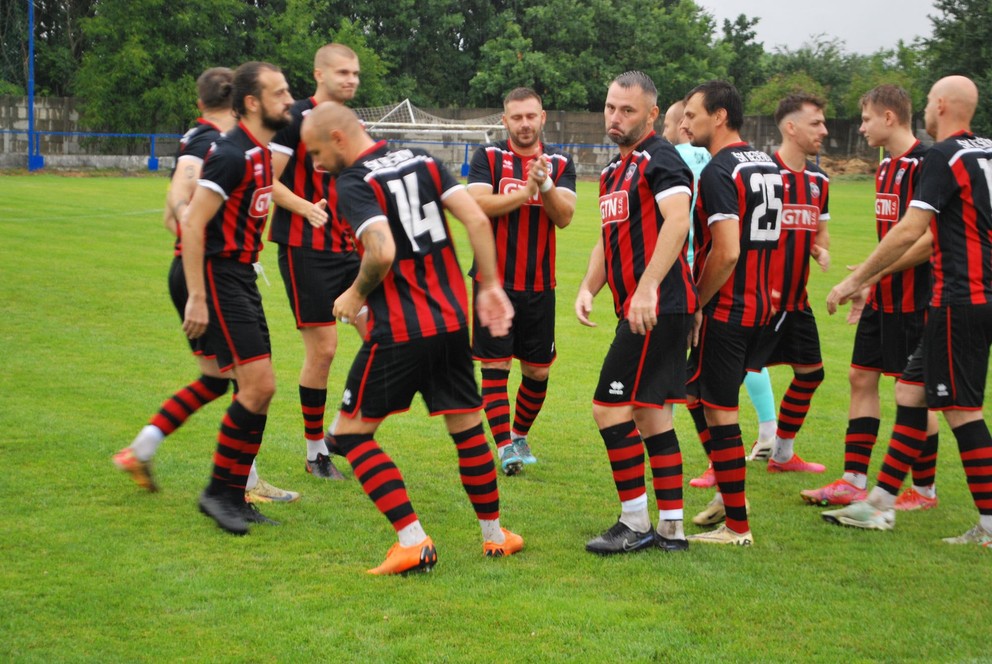 Piatoligoví Bešeňovčania chceli Nitru potrápiť.