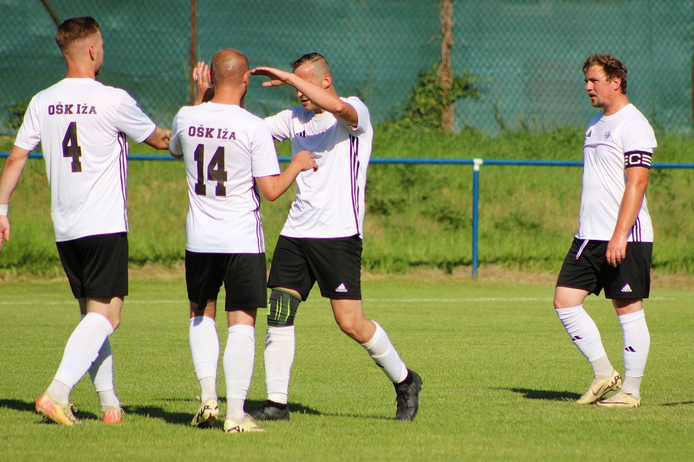 Futbalisti OŠK Iža v poslednom kole v Starom Tekove. Kapitán Kuruc je už v Hurbanove, Geč v Šrobárovej, Kastsiukevich (14) v Bešeňove a Spányik (4) v Komoči.