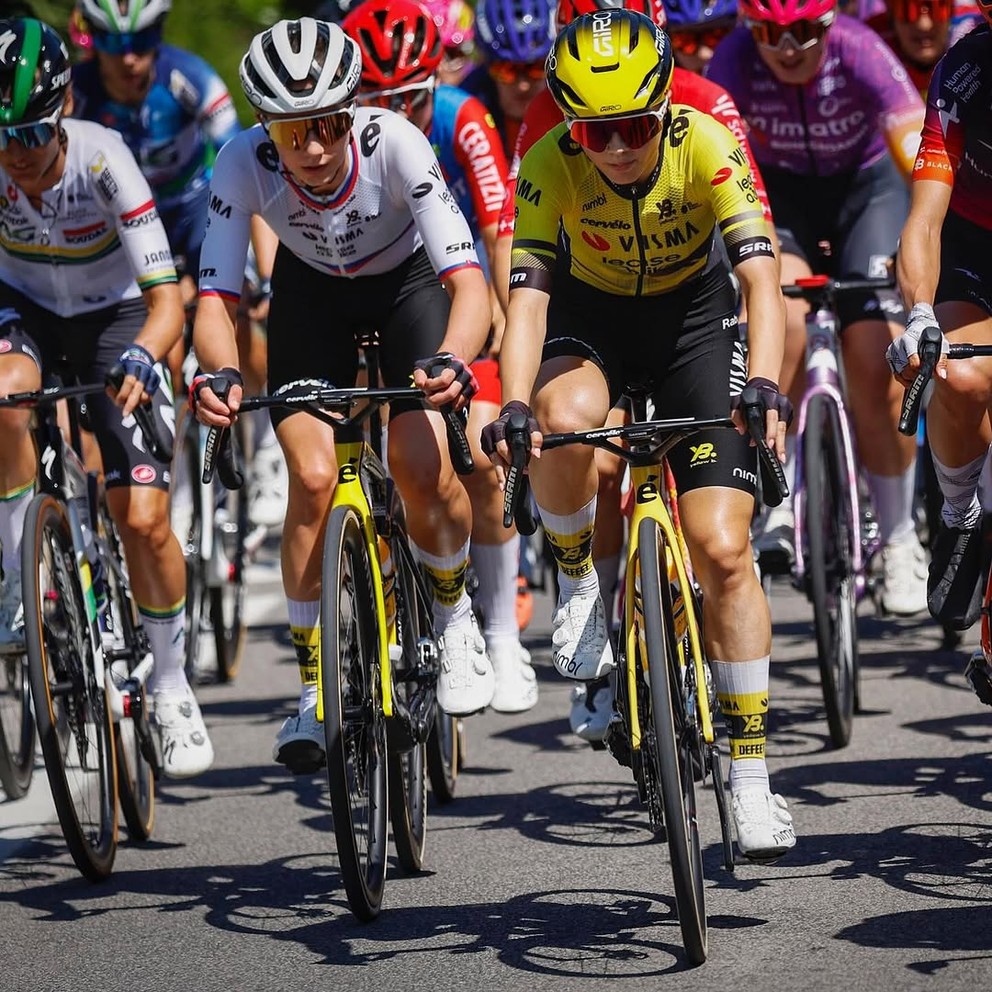Viktória Chladoňová (vľavo) počas Giro d'Italia Women 2025.