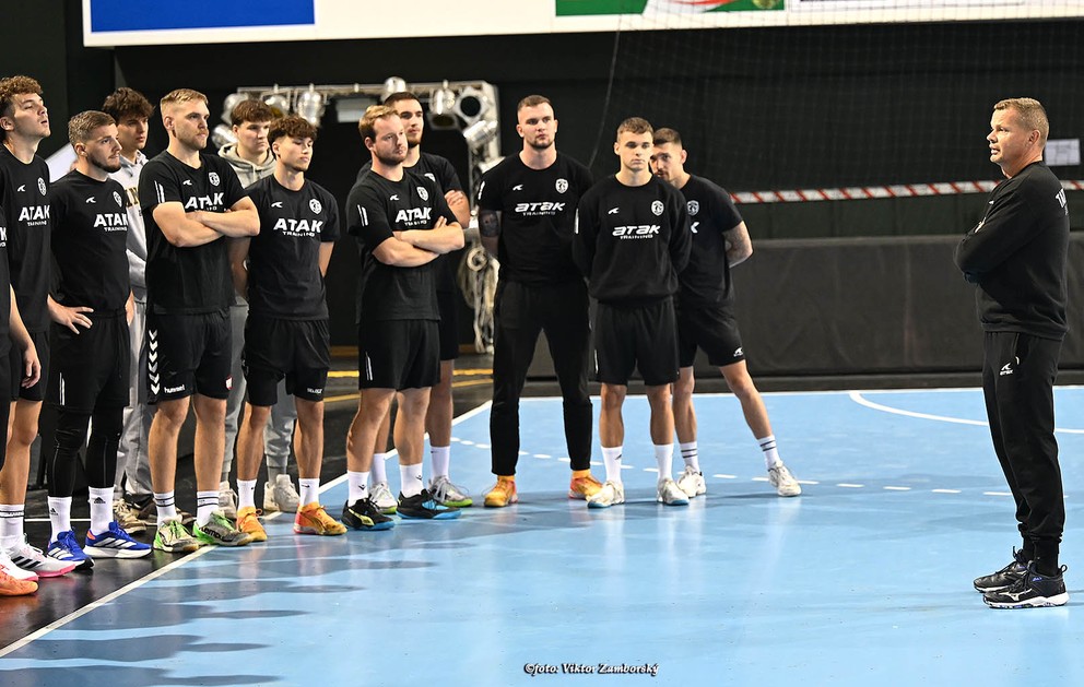 Tréner Radoslav Antl počas tréningu Tatrana Prešov.