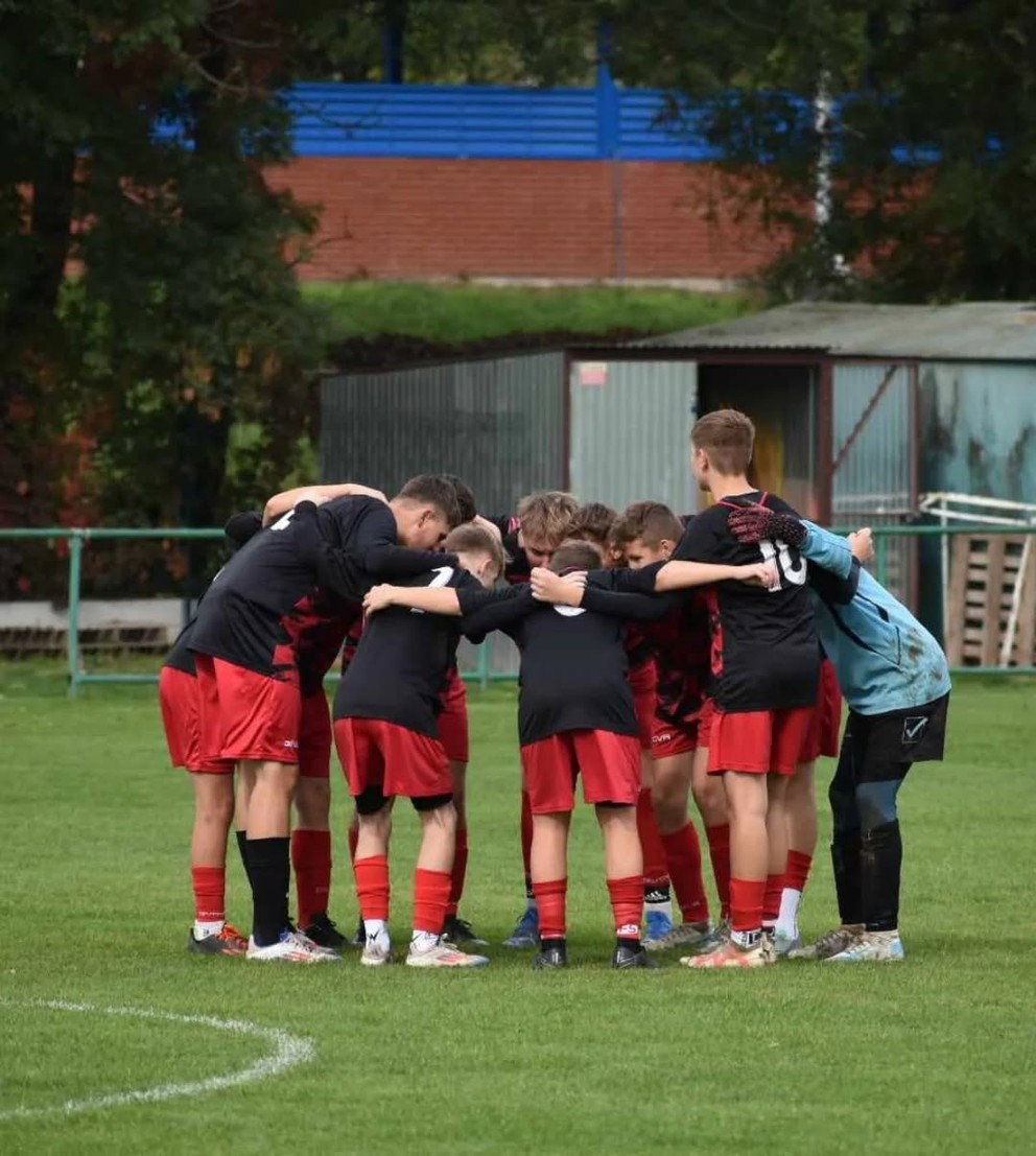 Mládež Horných Otrokoviec. 