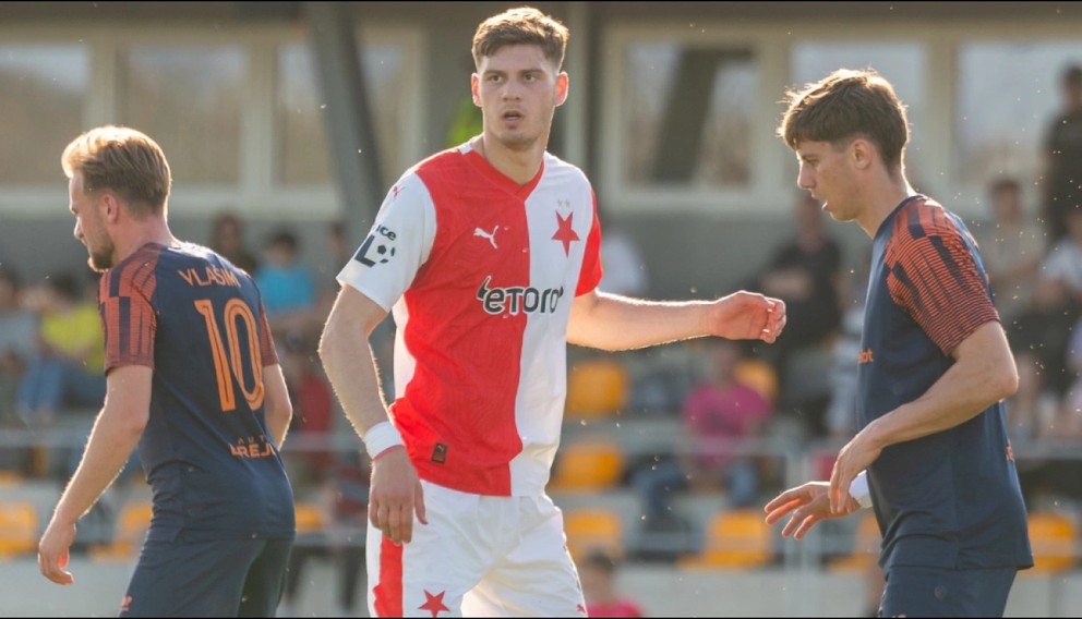 Vladimir Perišič v drese SK Slavia Praha.