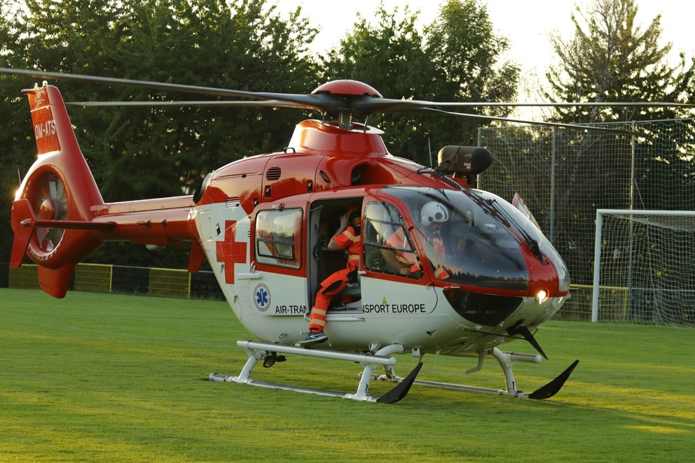 Vrtuľník na zápase v Sebedraží.