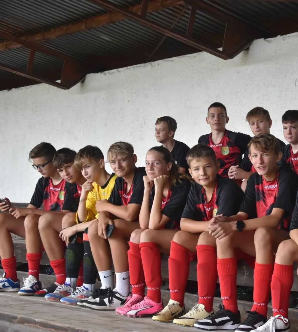 Mládež Horných Otrokoviec. 