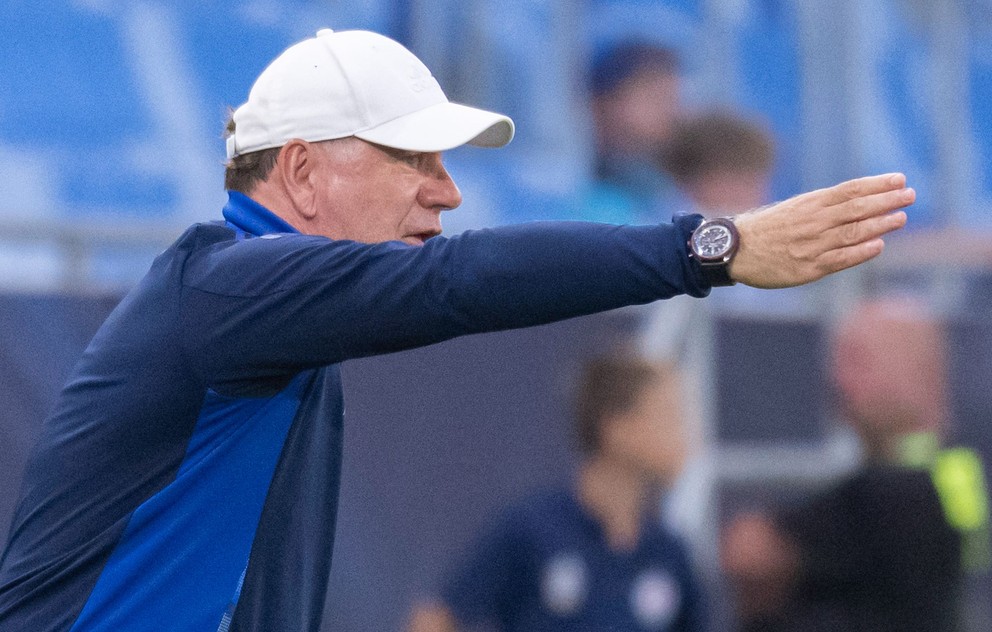 Na snímke tréner futbalistov Slovana Vladimír Weiss st. v zápase 4. kola futbalovej Niké ligy medzi ŠK Slovan Bratislava - MFK Skalica 16. augusta 2025 v Bratislave.