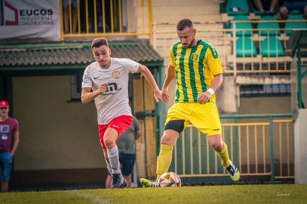 Zo zápasu Levice – Imeľ (3:0) v žlto-zelenom jeden z najskúsenejších Levičanov Tibor Hlaváčik.