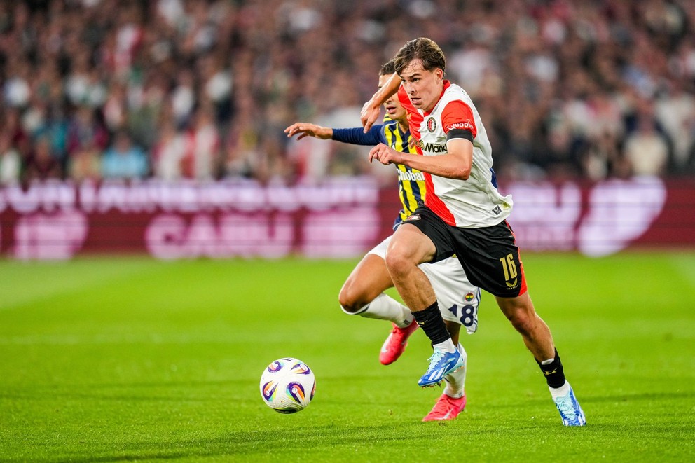 Leo Sauer v dueli proti Fenerbahce.