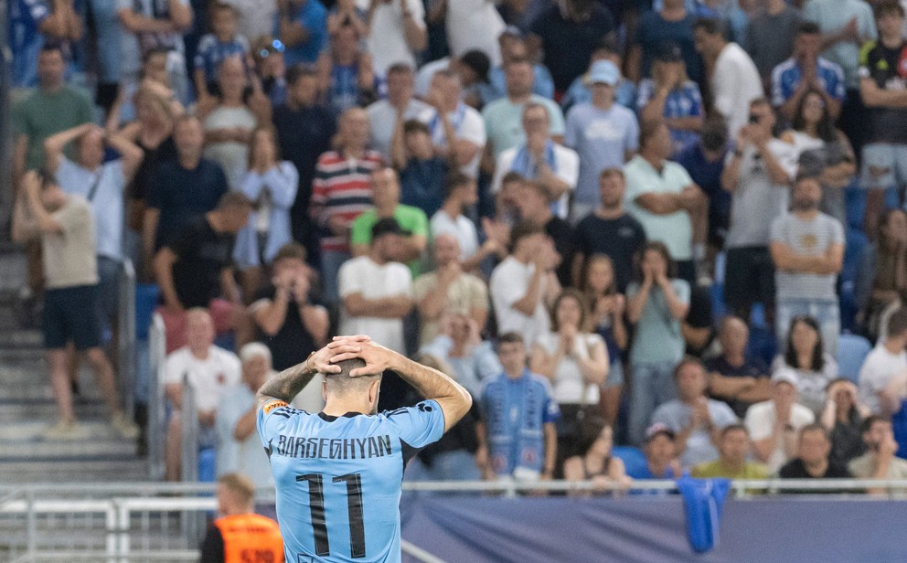 Na snímke Tigran Barseghjan (Slovan) reaguje po nepremenej penalte.