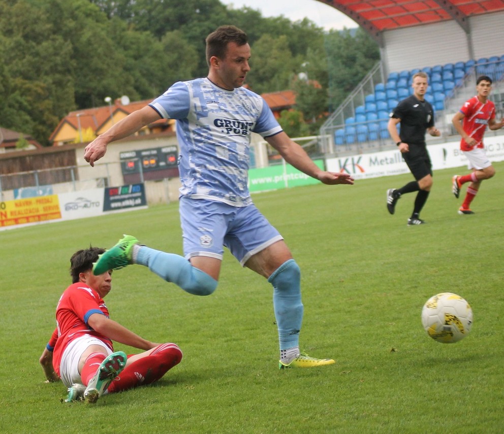 Geča v modro-bielom.