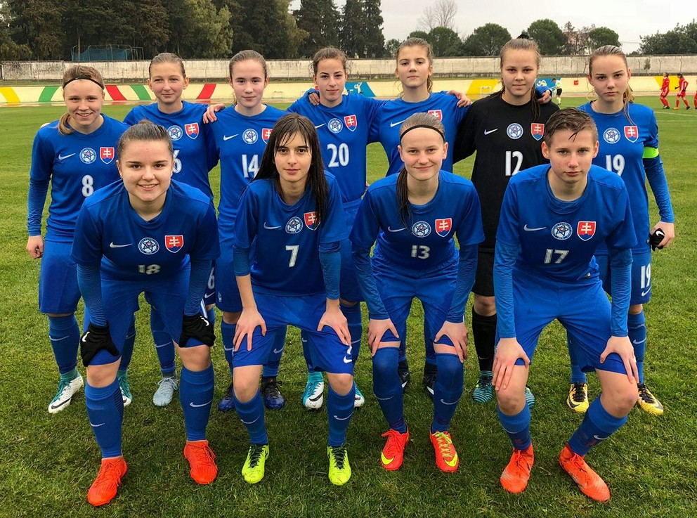 Dominika Bereščáková s číslom 14.