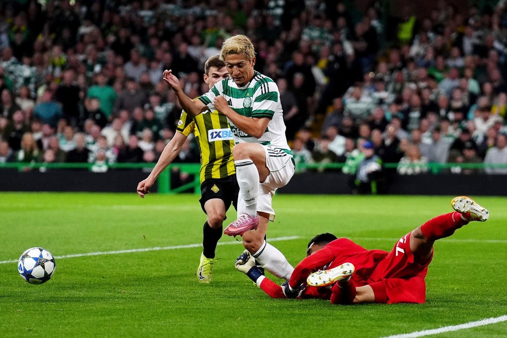 Momentka zo zápasu Celtic FC - Kajrat Almaty v play-off Ligy majstrov 2025/2026. 